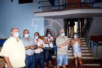 Presentanción en la sede del colectivo vecinal de Jiámar del puzzle más grande del mundo, montado por Tomás Torres/Antonio Alí.